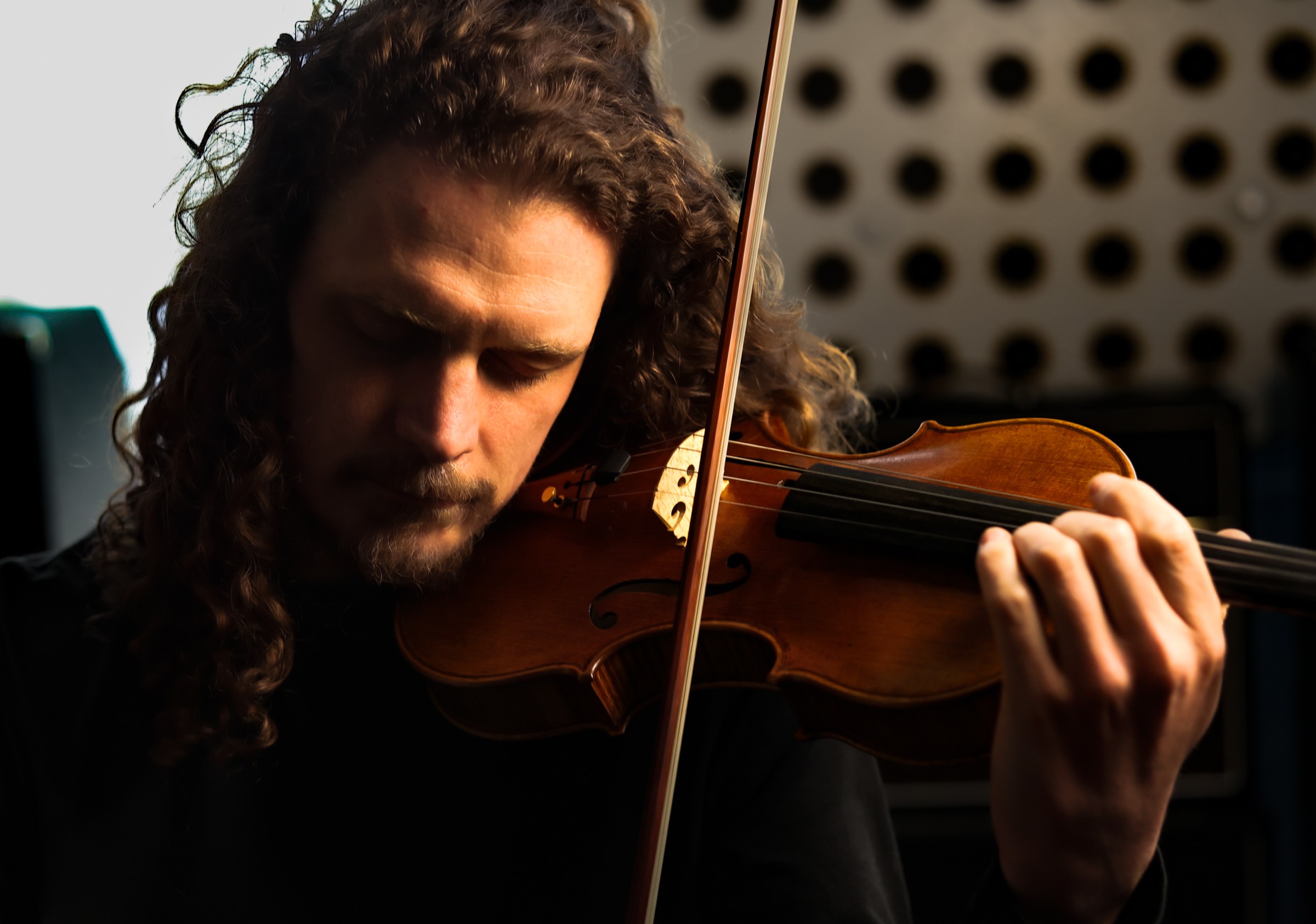 Rob Campkin playing the violin